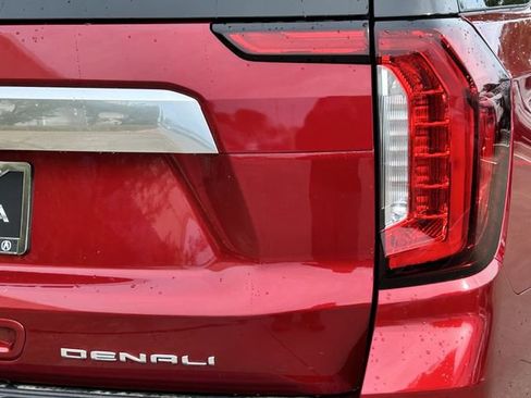 Used 2023 GMC Yukon Denali w/ Max Trailering Package AWD/4WD image 8
