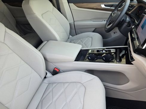 Certified 2026 Volkswagen Atlas SE FWD image 12