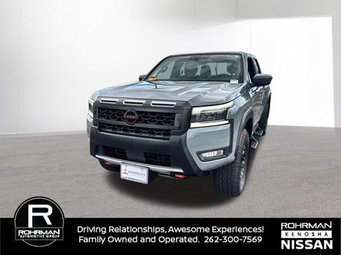 Used 2025 Nissan Frontier PRO-4X AWD/4WD image 2