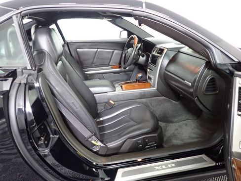 Used 2005 Cadillac XLR RWD image 29