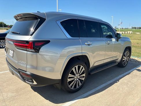 Used 2022 Lexus LX 600 4WD w/ Accessory Package (Z1) image 2