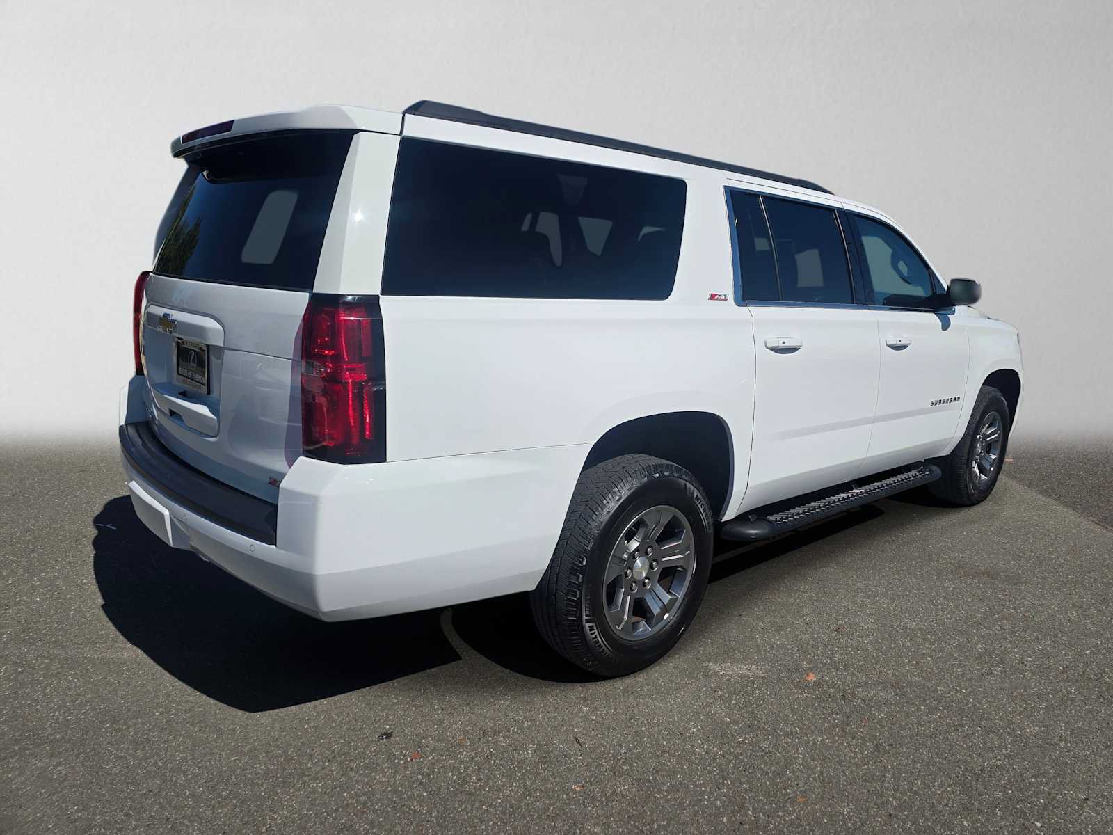 Used 2019 Chevrolet Suburban LT w/ Luxury Package AWD/4WD image 3