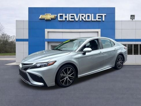 Used 2023 Toyota Camry SE FWD image 3