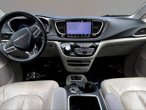 Used 2021 Chrysler Pacifica Touring-L w/ Uconnect Theater Family Group AWD/4WD image 6