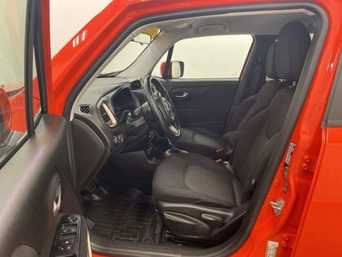 Used 2017 Jeep Renegade Latitude w/ Cold Weather Group image 9