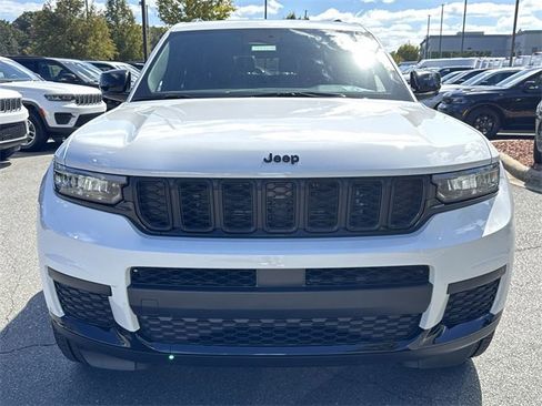 New 2025 Jeep Grand Cherokee L Altitude image 14