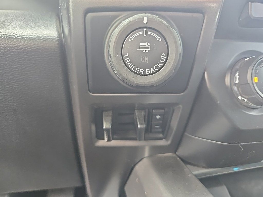 Used 2017 Ford F150 XLT w/ Equipment Group 302A Luxury AWD/4WD image 13