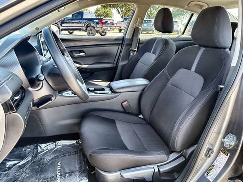 Used 2024 Nissan Sentra SV FWD image 11