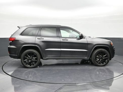 Used 2021 Jeep Grand Cherokee Laredo X image 4