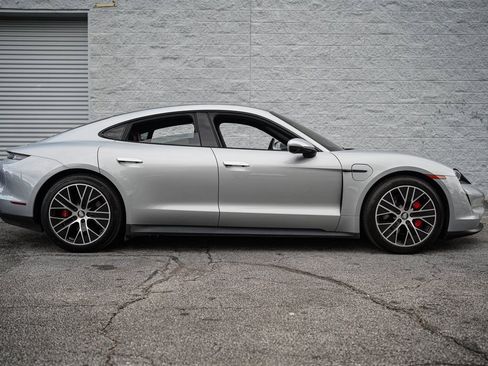 Used 2021 Porsche Taycan 4S w/ Premium Package image 18