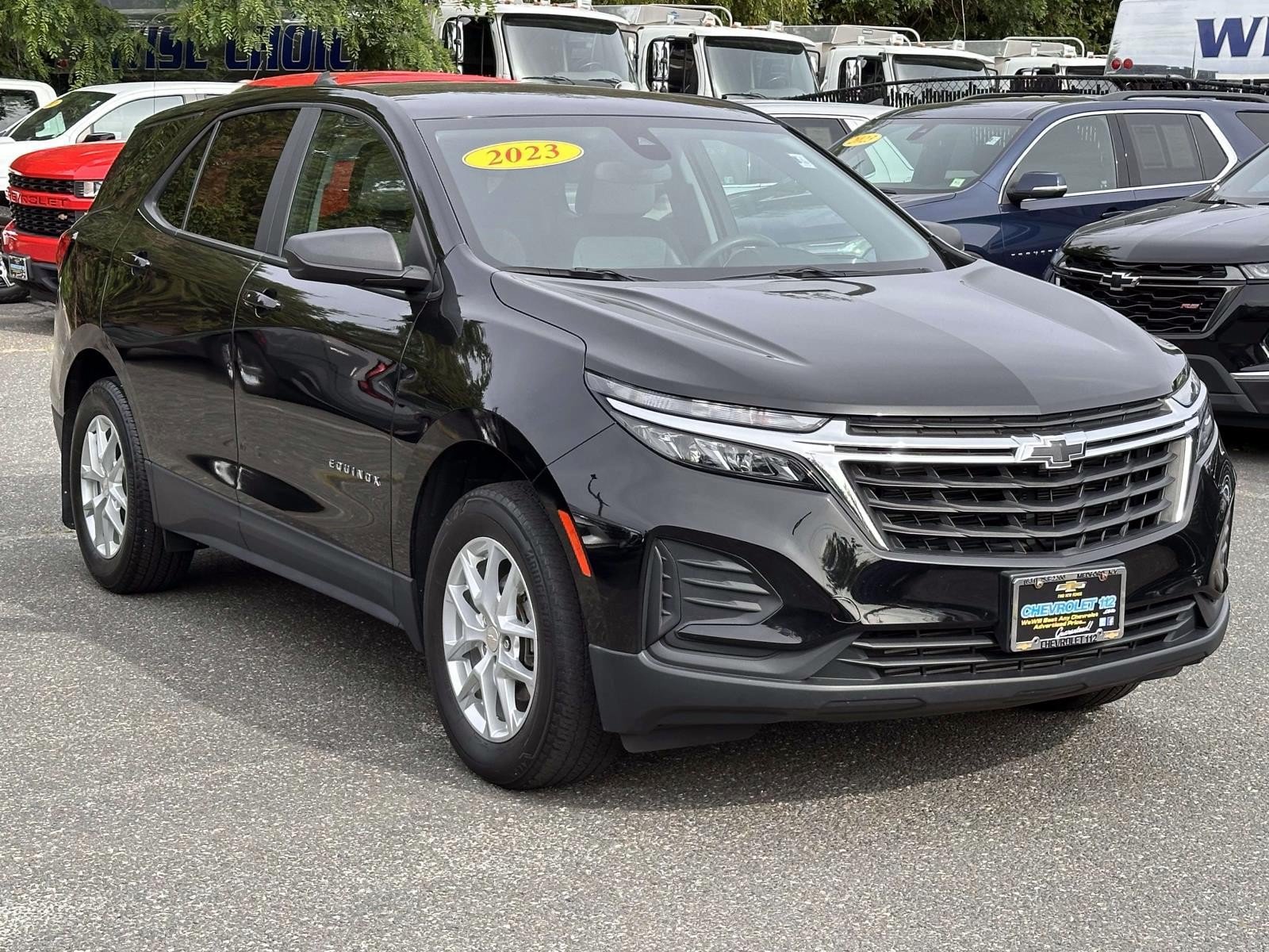 Used 2023 Chevrolet Equinox LS w/ LS Convenience Package AWD/4WD image 5