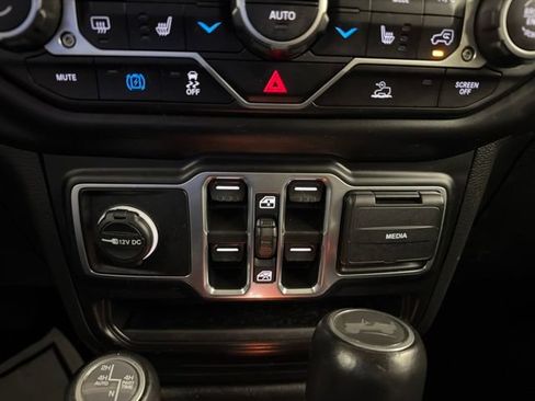 Used 2023 Jeep Wrangler Unlimited Sahara w/ Cold Weather Group AWD/4WD image 20