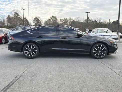 Used 2024 Honda Accord Touring image 3