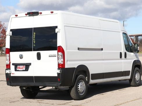 Used 2024 RAM ProMaster 2500 FWD image 7