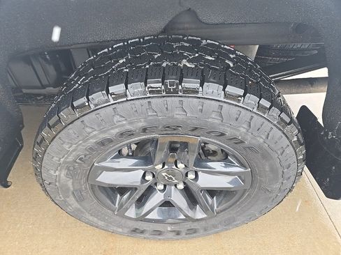 Used 2020 Chevrolet Silverado 1500 LT Trail Boss image 9