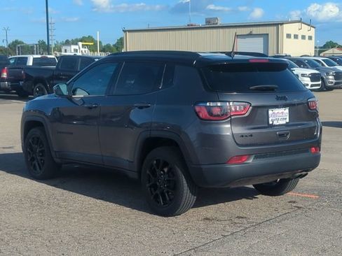 Used 2022 Jeep Compass Latitude AWD/4WD image 5
