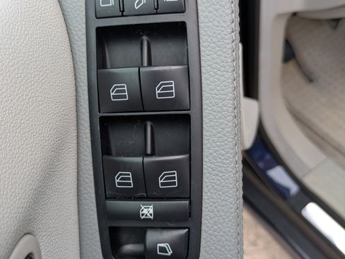 Used 2006 Mercedes-Benz R 500 4MATIC image 19