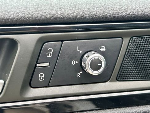 Used 2013 Volkswagen Touareg Sport AWD/4WD image 24