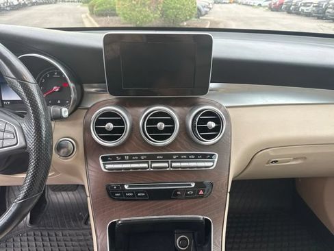 Used 2019 Mercedes-Benz GLC 300 4MATIC image 16
