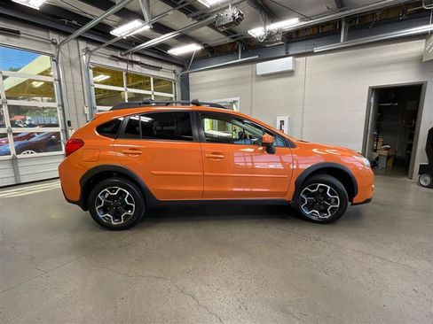 Used 2015 Subaru Crosstrek 2.0i Premium w/ Moonroof Package AWD/4WD image 6