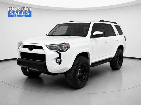 Used 2018 Toyota 4Runner SR5 AWD/4WD image 3