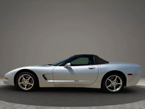 Used 2003 Chevrolet Corvette Convertible w/ Preferred Equipment Group1 RWD image 2