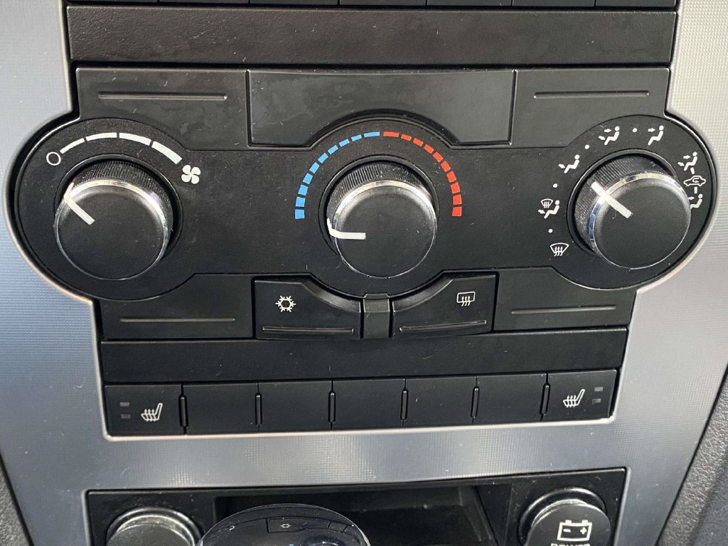 Used 2008 Jeep Commander Sport RWD image 28