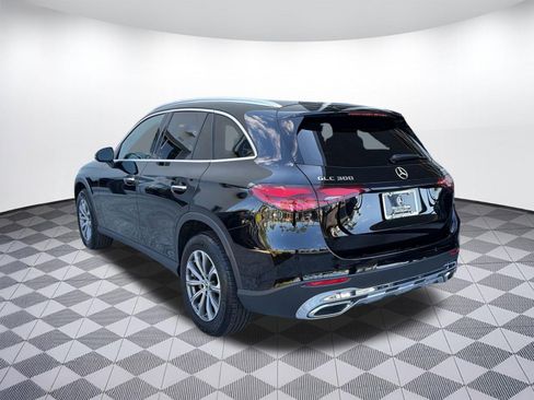 Used 2024 Mercedes-Benz GLC 300 4MATIC image 3