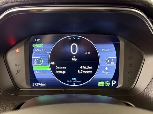 Used 2022 Chevrolet Bolt EUV LT w/ Comfort Package FWD image 18