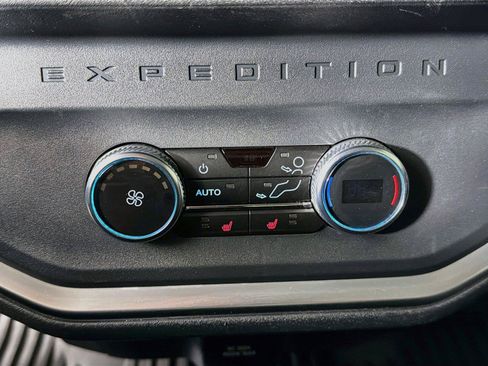 Used 2025 Ford Expedition Max Platinum AWD/4WD image 29