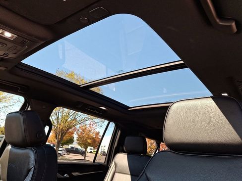 Used 2022 GMC Yukon XL Denali image 17