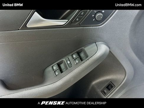 Used 2014 Volkswagen Jetta S image 3