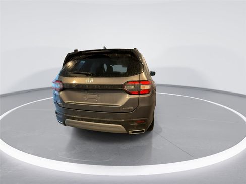 Used 2023 Honda Pilot Touring image 6