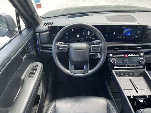 Used 2025 Hyundai Santa Fe Calligraphy FWD image 2