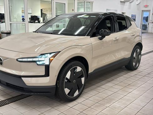New 2026 Volvo EX30 Ultra w/ Protection Package Premier image 9