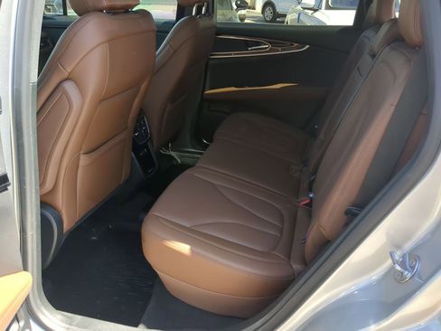 Used 2023 Lincoln Nautilus Reserve image 22