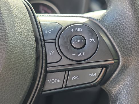 Used 2024 Toyota RAV4 XLE FWD image 32