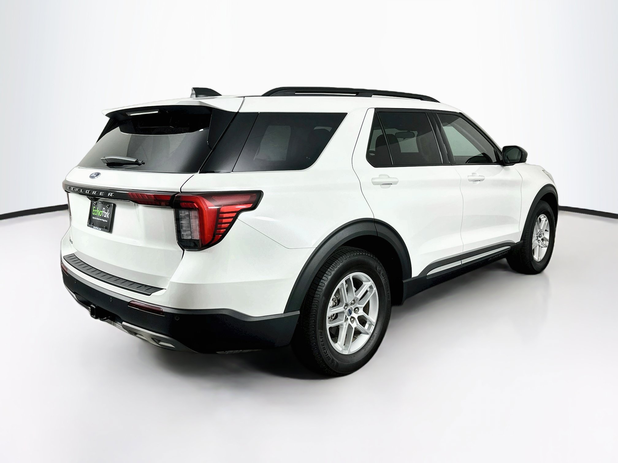 Used 2025 Ford Explorer Active w/ Active Comfort Package RWD image 9
