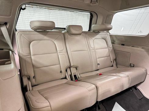 Used 2018 Lincoln Navigator Reserve w/ Technology Package AWD/4WD image 11