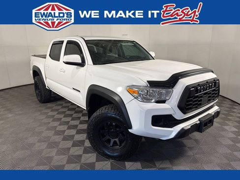 Used 2022 Toyota Tacoma SR AWD/4WD image 1