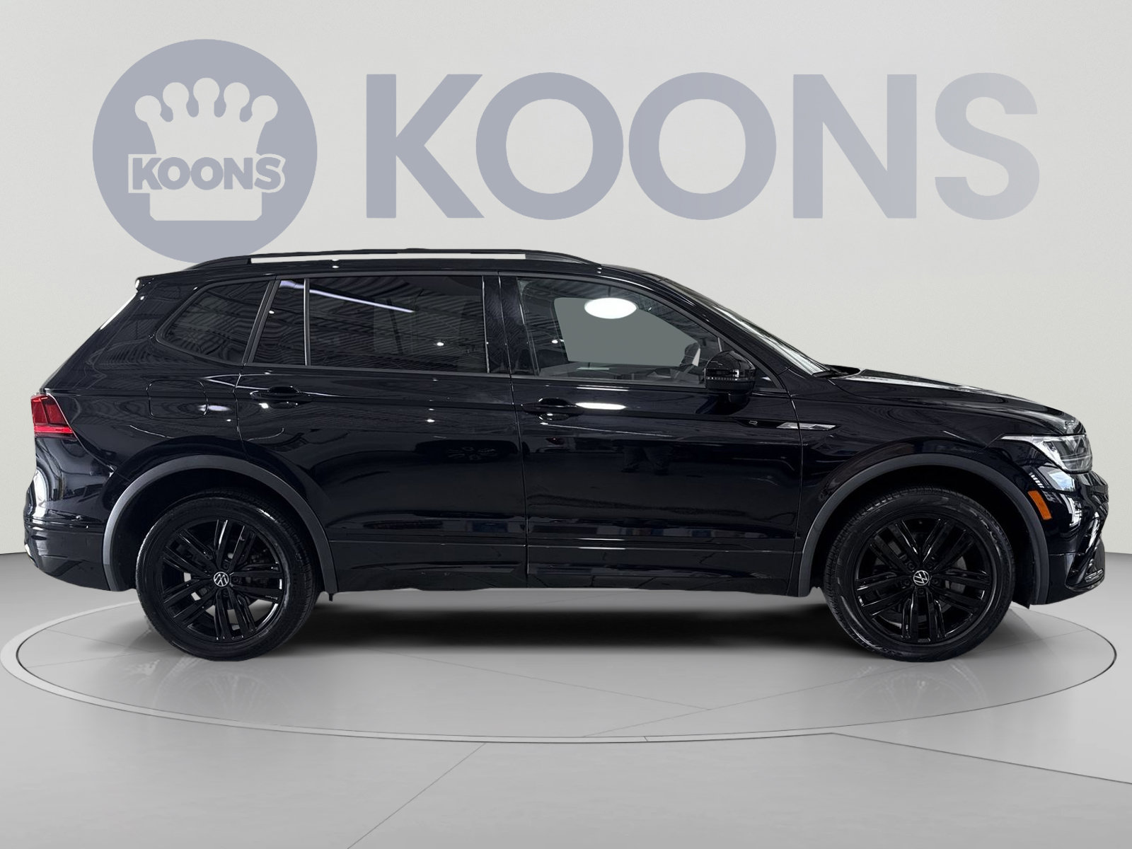 Used 2022 Volkswagen Tiguan SE R-Line AWD/4WD image 12