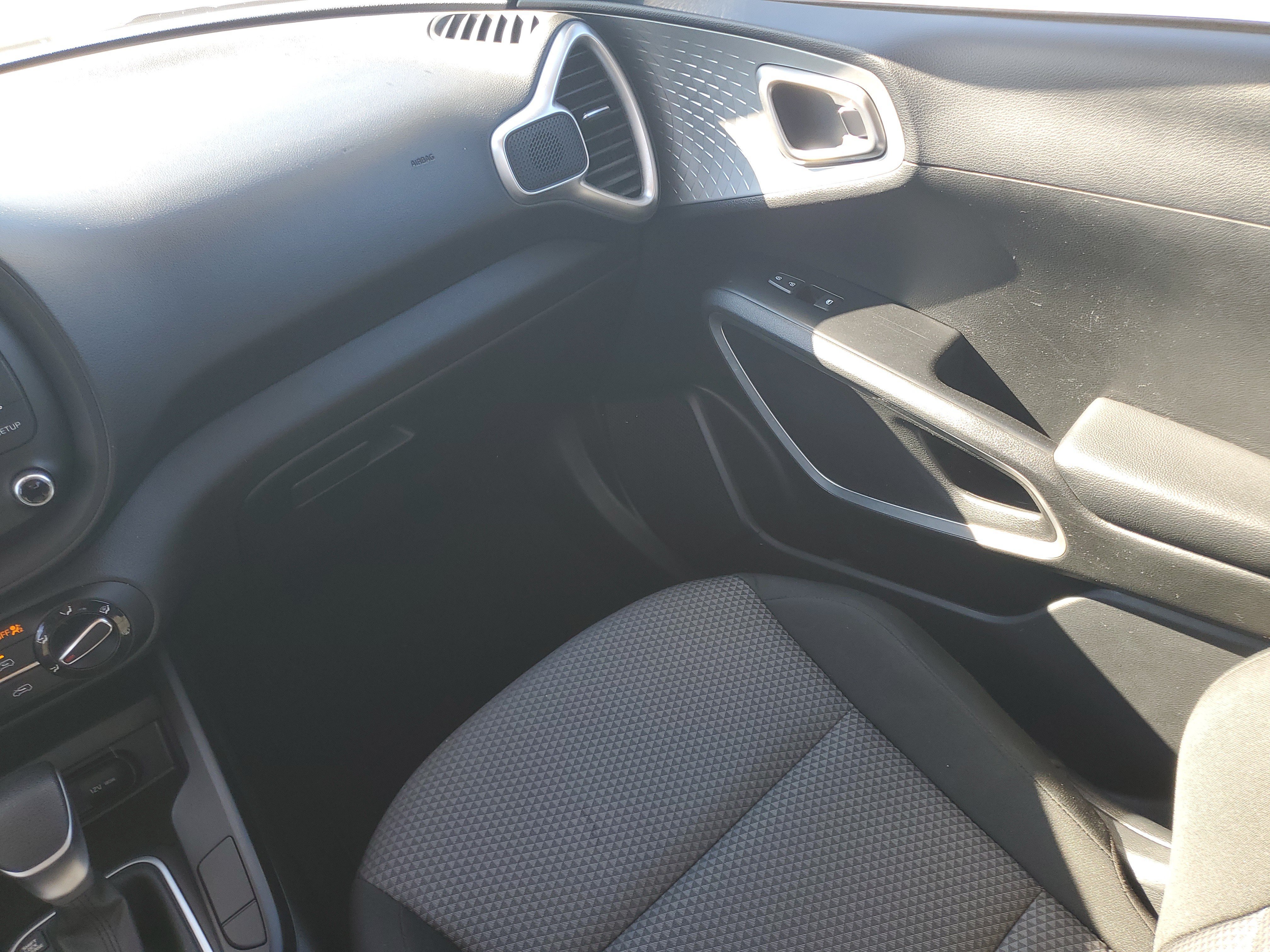 Used 2024 Kia Soul LX w/ Option Group 015 FWD image 30