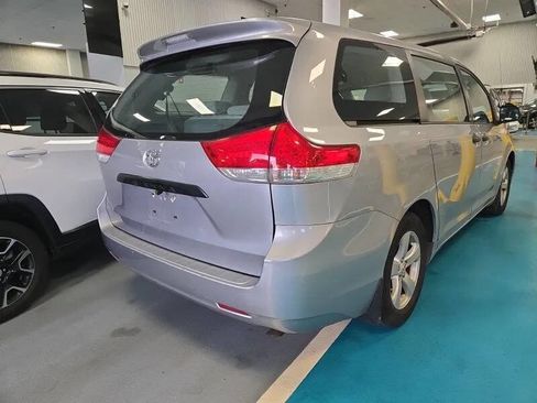Used 2012 Toyota Sienna image 4