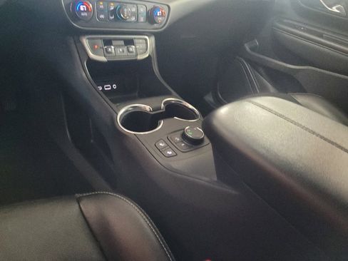 Used 2023 GMC Terrain SLT image 26