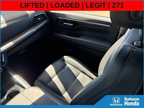 Used 2025 Chevrolet Suburban Z71 AWD/4WD image 21