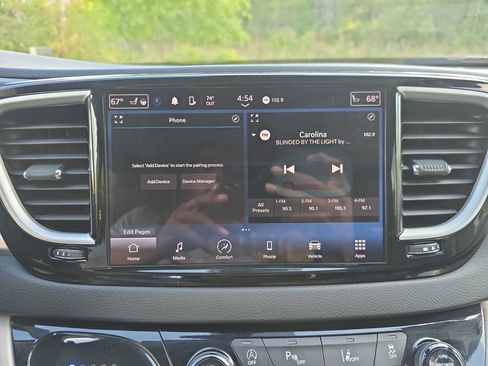 Used 2024 Chrysler Pacifica Touring-L FWD image 23