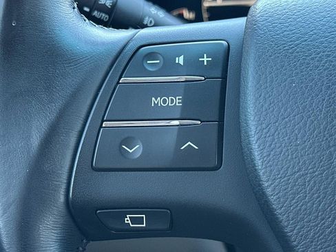 Used 2011 Lexus RX 350 2WD w/ Luxury Pkg image 16