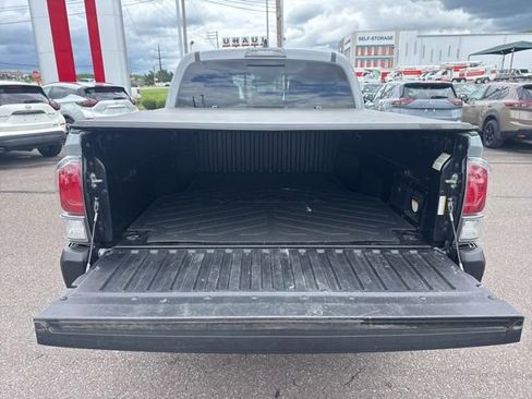 Used 2020 Toyota Tacoma TRD Off-Road AWD/4WD image 17