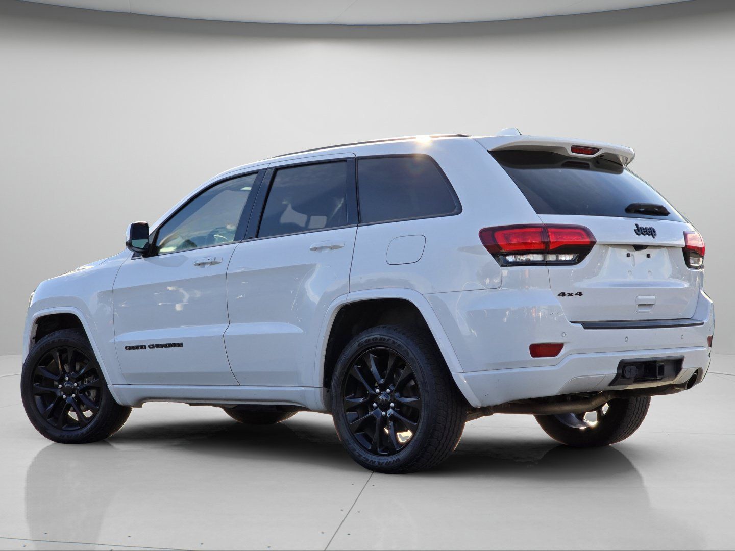 Used 2020 Jeep Grand Cherokee Altitude AWD/4WD image 22