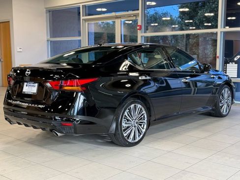 Used 2023 Nissan Altima 2.5 SL FWD image 12